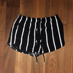 Black white stripe forever 21 loose summer shorts